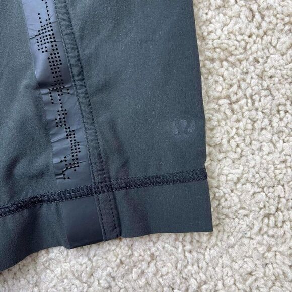 Lululemon Men's Dark Gray Training Shorts Size L lace Casual Walking short - Picture 5 of 12